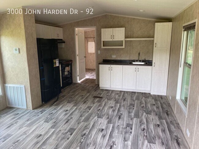 Building Photo - 3000 John Harden Dr