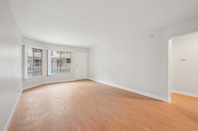 Interior Photo - 123 California Ave