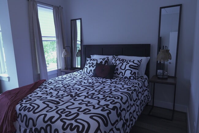 Master bedroom - 5329 Higgins St