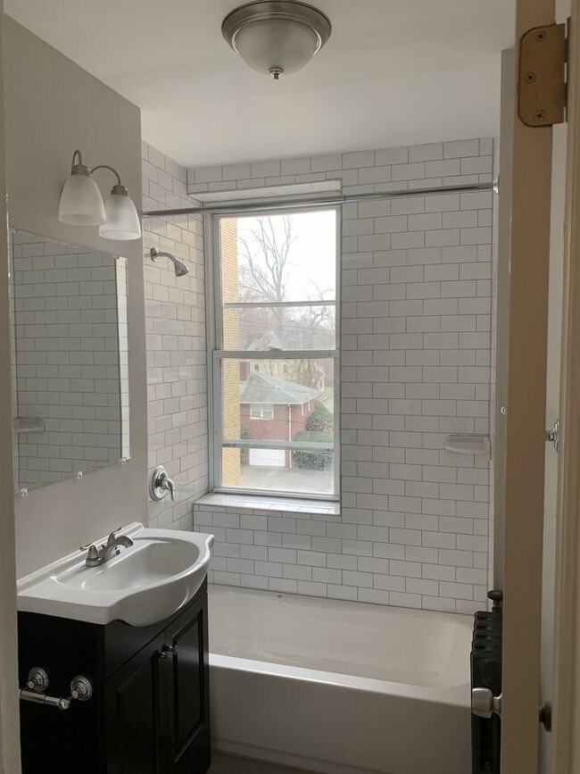 Building Photo - 671 Lincoln Avenue Apt. 410