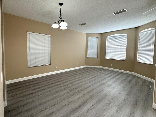 Foto del edificio - 5040 Walnut Ridge Dr