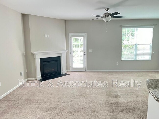 Building Photo - 718 Treviso Ln