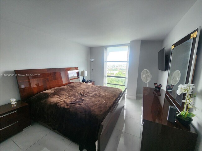 Foto del edificio - 1825 W 44th Pl