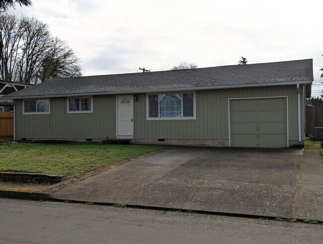 Foto del edificio - Beautiful 3-Bedroom, 2-Bath Home With Larg...