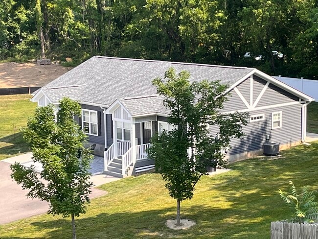 Hermoso dúplex Craftsman - 891 Old Vinton Mill Rd NE Unit B
