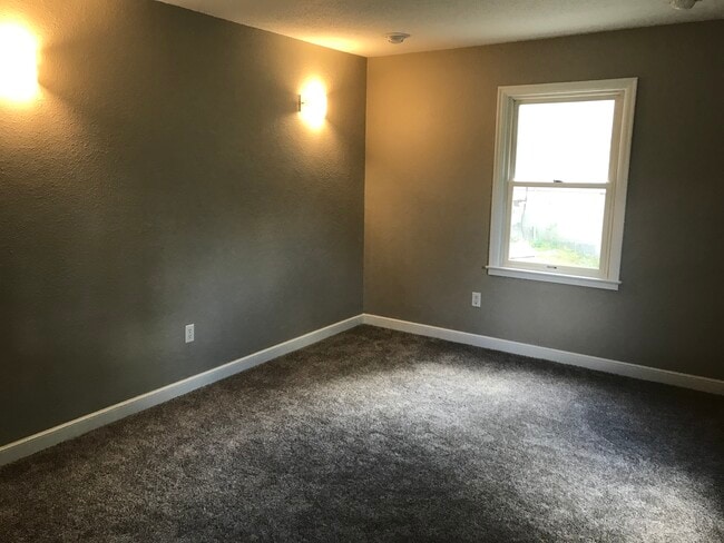 living room - 816 S Glendale Ave