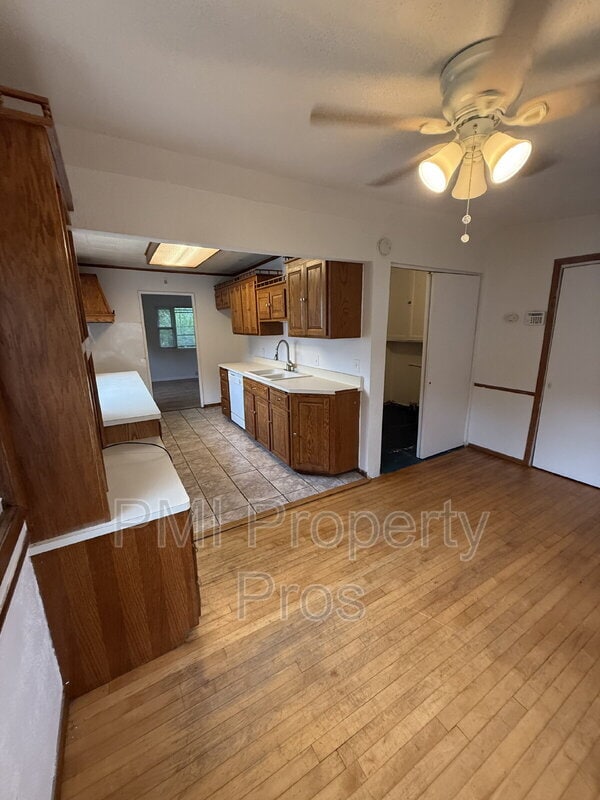 Building Photo - 5662 N 39th St
