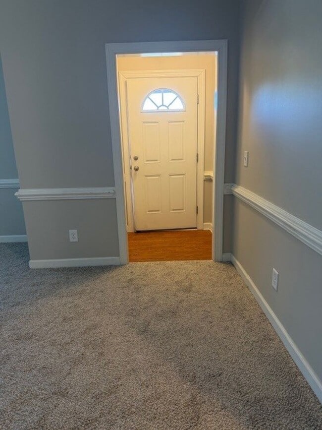 Building Photo - 105 Tillage Pl