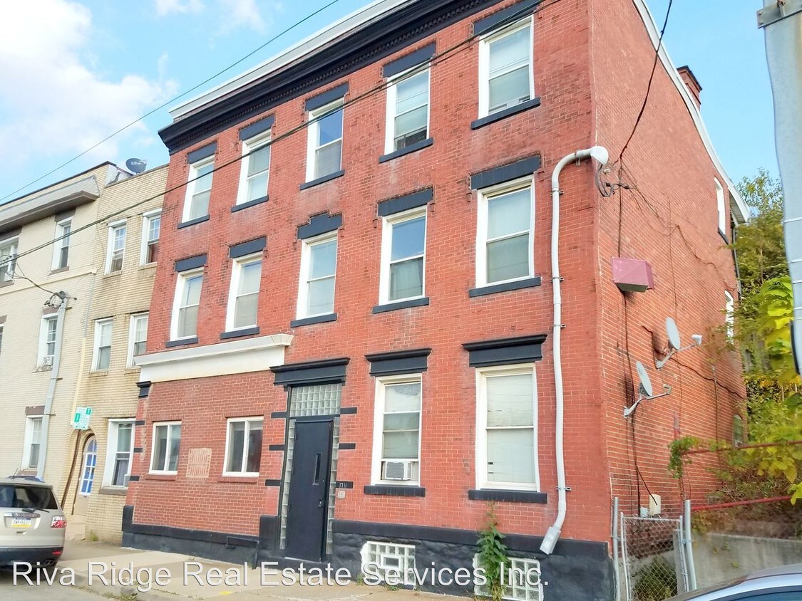 1707 Broadway Ave Unit Apt 3, Pittsburgh, PA 15216 Room for Rent in