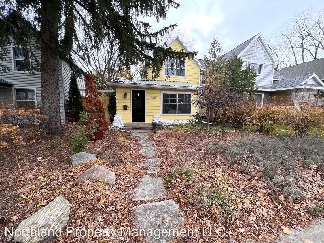 2 br, 1 bath House 863 E. Eighth St House Rental in Traverse City