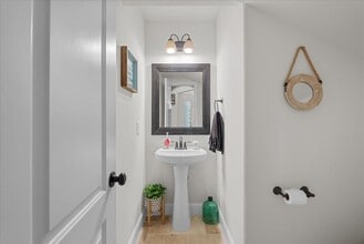 Building Photo - 1636 Longwood Glen Ln