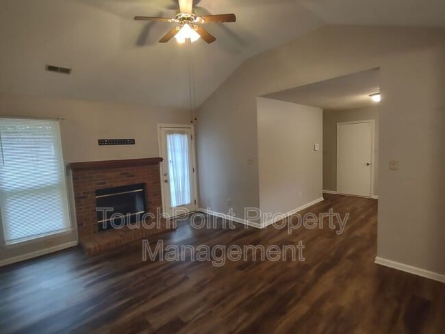 Building Photo - 2321 Linda Lou Ct