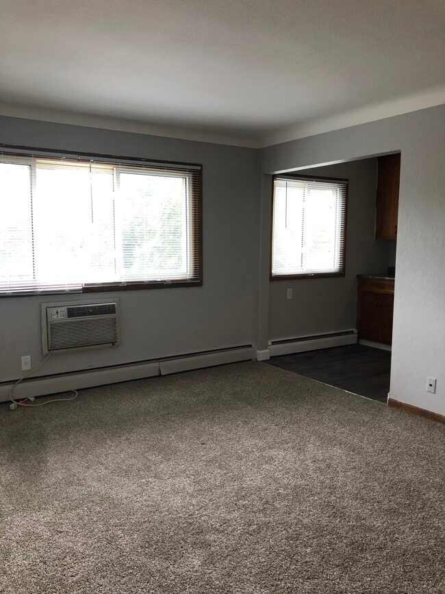 Living Room - 602 Cross Ave S