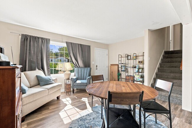 Building Photo - 703 S Fallon Ct