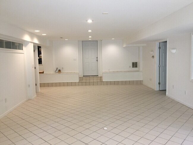 Building Photo - 9400 Kendale Rd