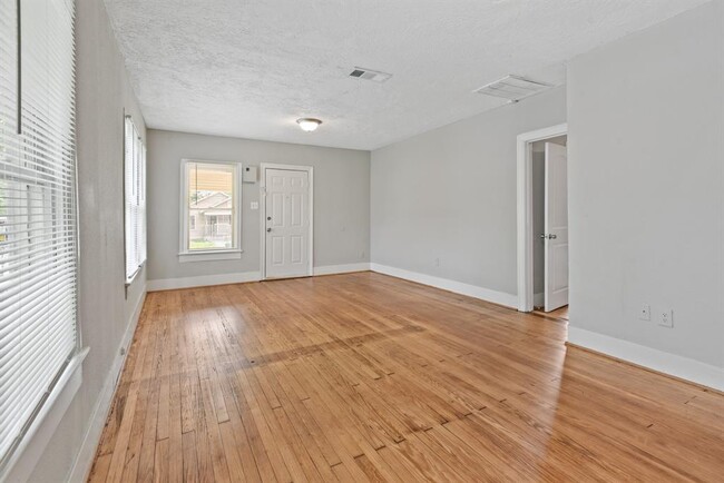 Building Photo - 418 Spooner St