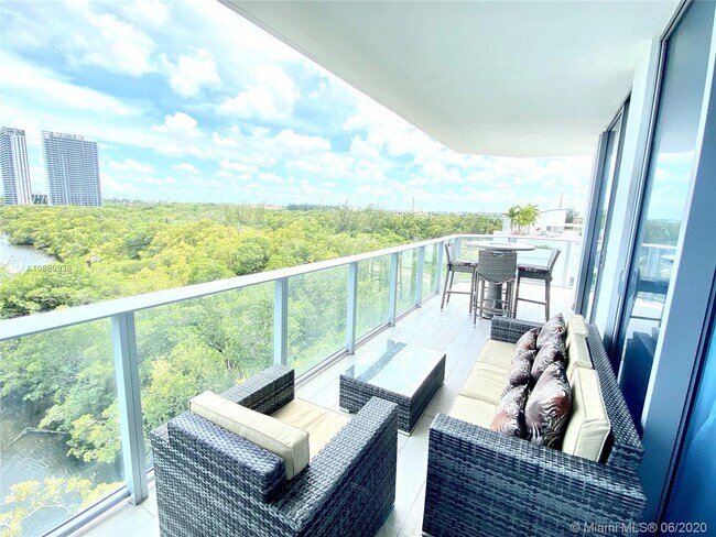 Building Photo - 17111 Biscayne Blvd