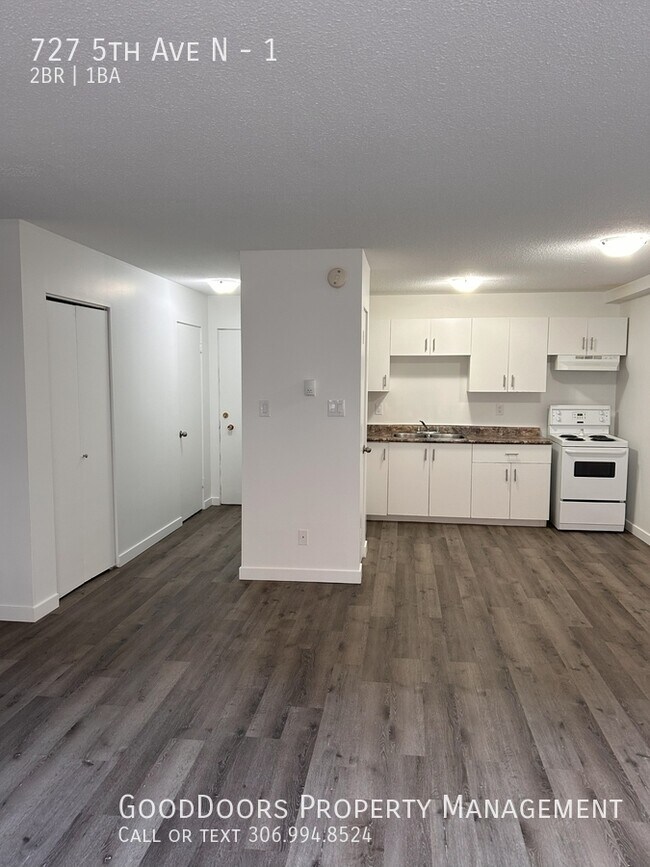 Photo du bâtiment - 727 5th Ave N