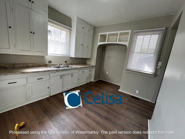 Foto del edificio - 807 W Creighton Ave