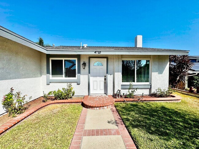 Foto del edificio - Single family home located in desirable Yorba Linda neighborhood! SMALL/MEDIUM DOGS OK!