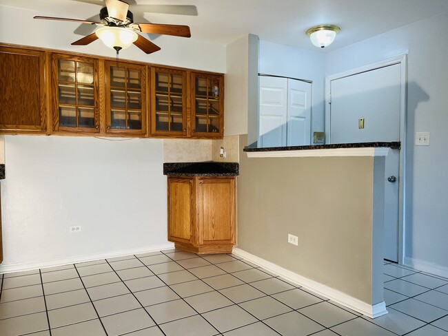 Building Photo - 1511 N Windsor Dr
