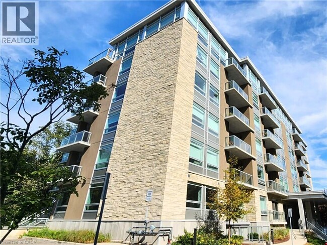 Building Photo - 479 Charlton Ave E