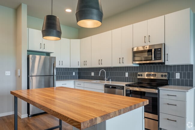 1BR, 1BA - 723SF - Kitchen - The Post