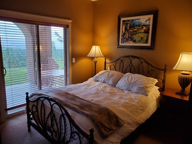 Photo du bâtiment - 1795 Country Club Dr
