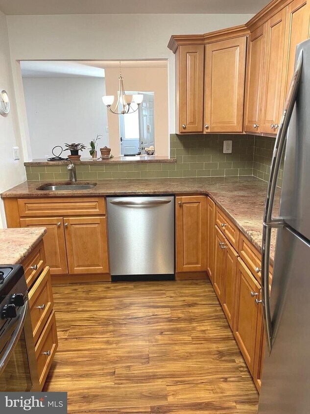 Primary Photo - 15 Village Ct
