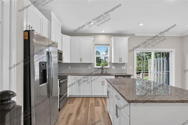 Building Photo - 115 Roundtree Dr