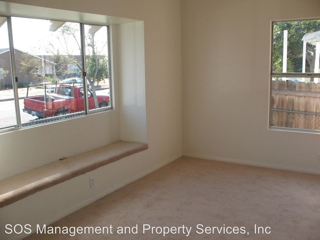 Building Photo - 4 br, 2 bath Apartment - 121 East 2nd Street