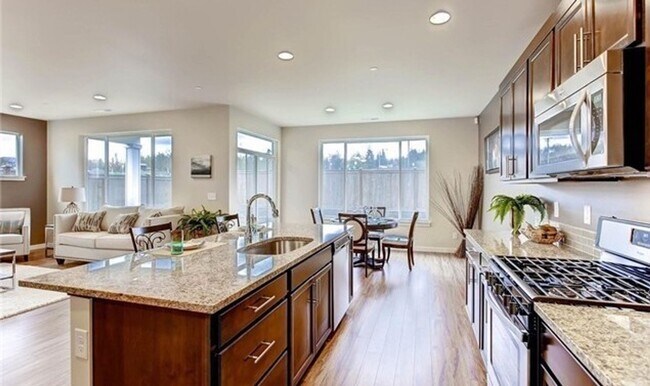 Foto del edificio - Beautiful 4 bedroom 2.5 bath house in Auburn