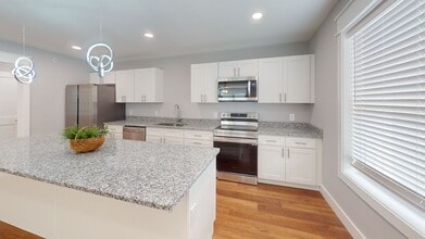 Building Photo - 1315 Forest Ave