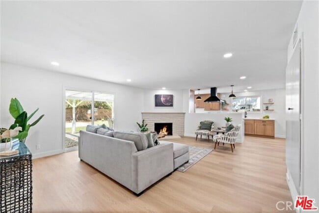 Foto del edificio - 24155 Kittridge St