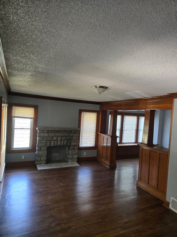 Building Photo - 2411 E 70th St