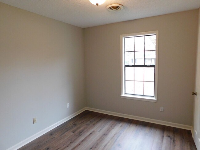 Foto del edificio - ****JUST REDUCED****6630 Gatewood Circle, ...