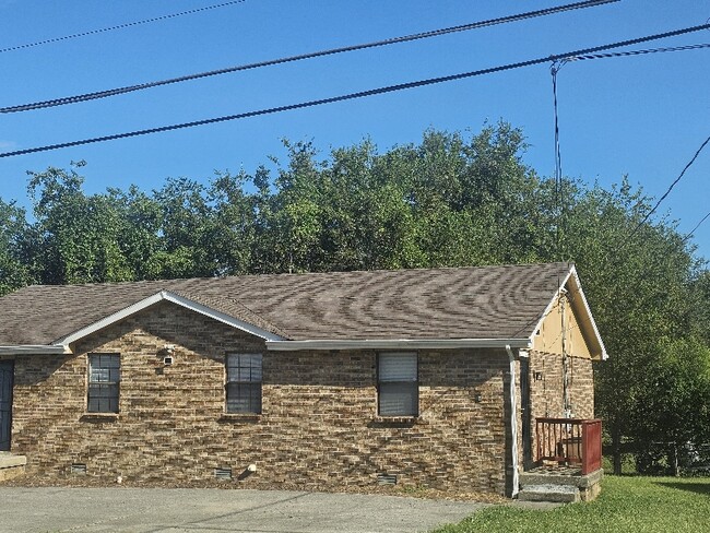 Photo - 3705 Brickmont Dr House