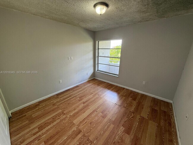 Foto del edificio - 17530 NW 68th Ave