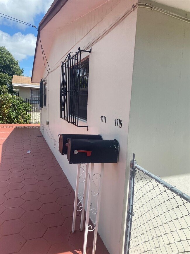 Foto del edificio - 7715 NW 2nd Ct