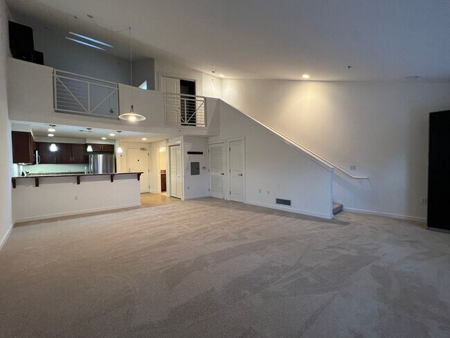 Foto del edificio - Luxurious 1 Bedroom 1.5 Bath Loft in Secur...