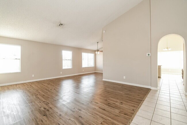 Foto del edificio - 6143 W Harrison St