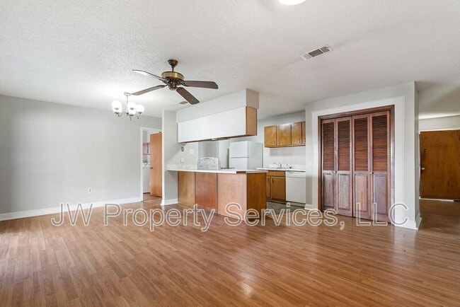 Building Photo - 5036 Highland Dr