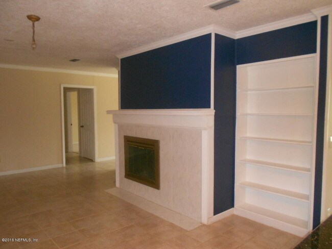 Building Photo - 8164 Collins Rd