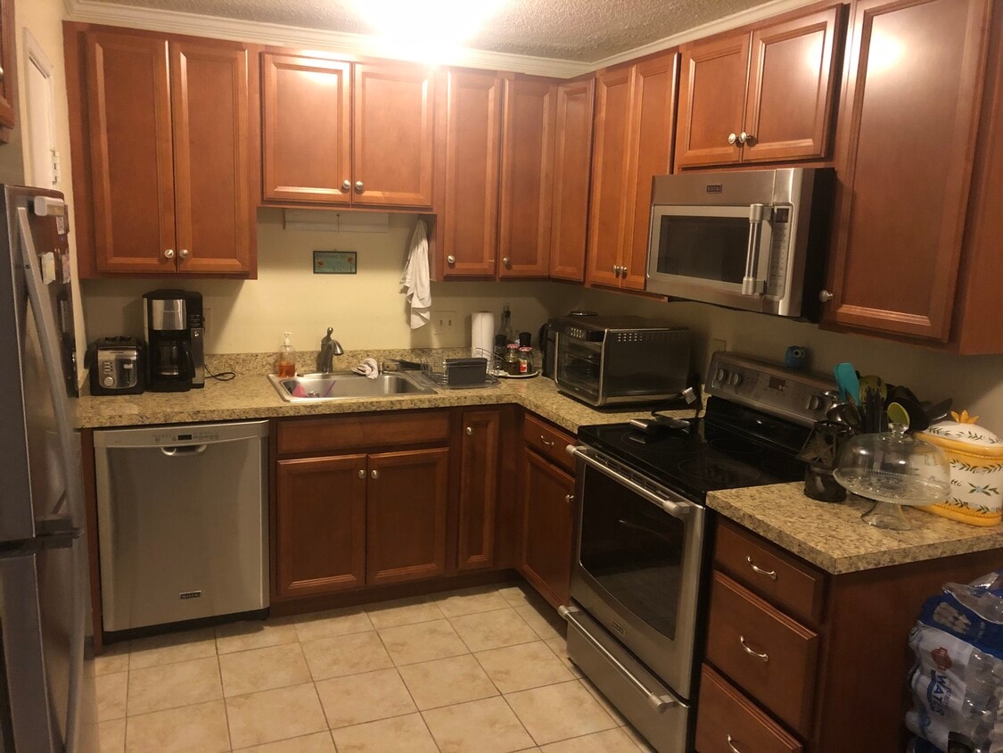 Kitchen - 11 Chapel Hill Dr