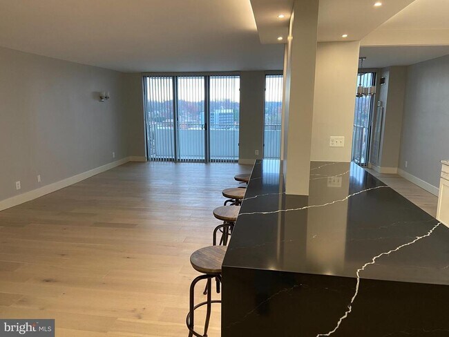 Foto del edificio - 5101 River Rd