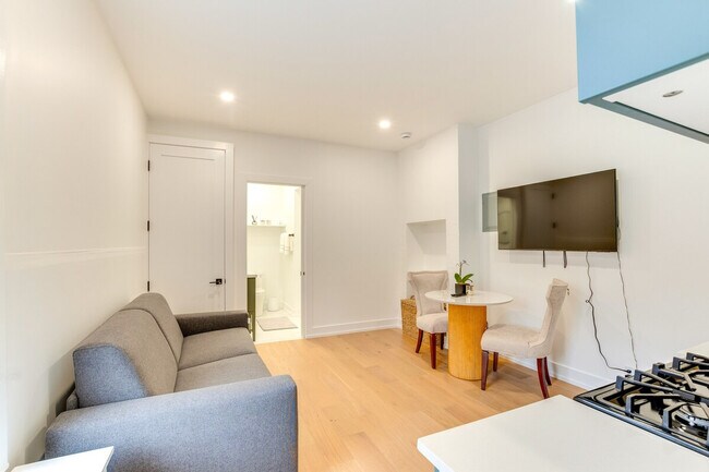 Foto del edificio - 1032 McLean Ave