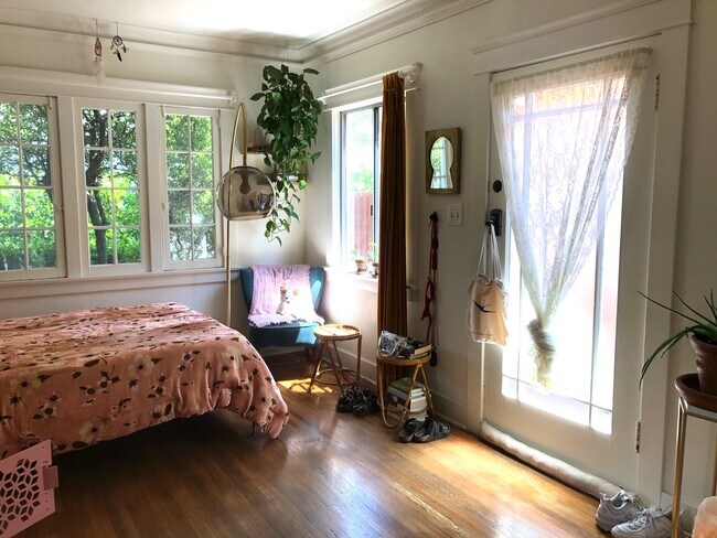 Building Photo - 4045 Van Buren Plz