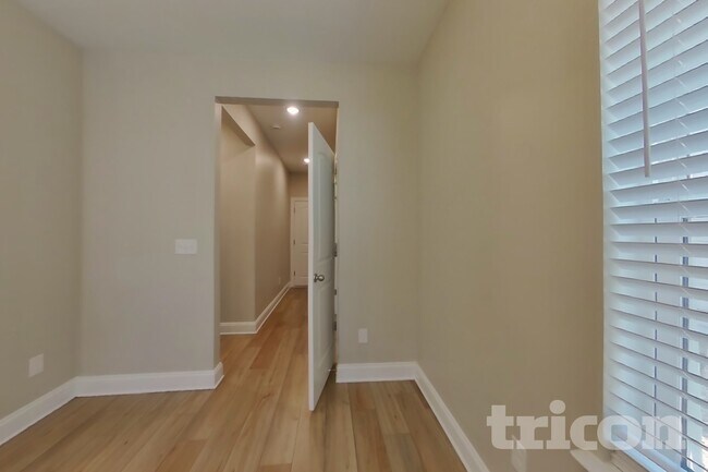 Foto del edificio - 1331 Carriage Park Dr
