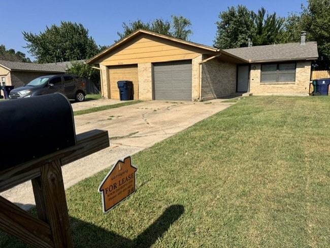 2 bed 2 bath in Moore schools! - 2 bed 2 bath in Moore schools! House