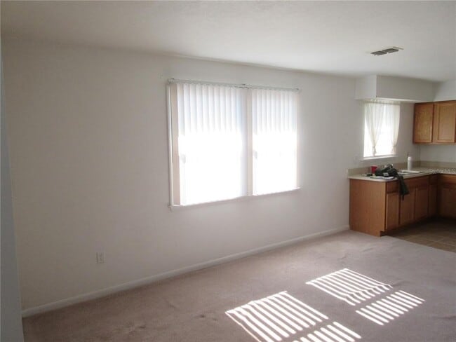 Building Photo - 27162 Sunnybrook Rd